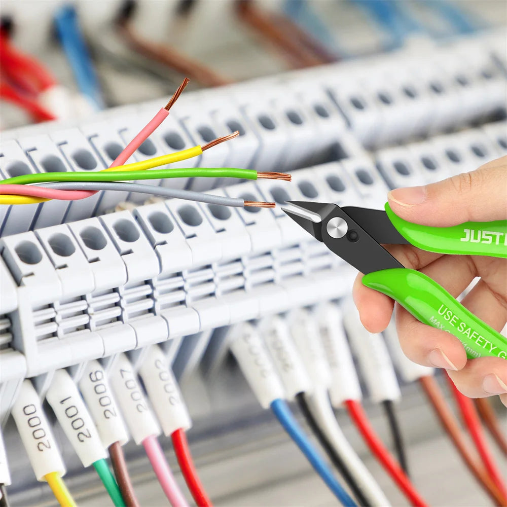 Multifunction Wire Stripper Pliers – Electrician Tool
